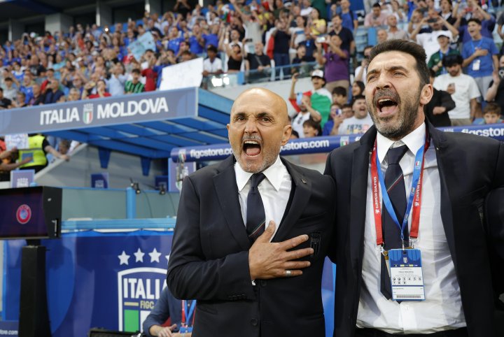 Italia cumple en la despedida de Spalletti