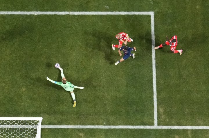 Neuer y una ocasión del PSG