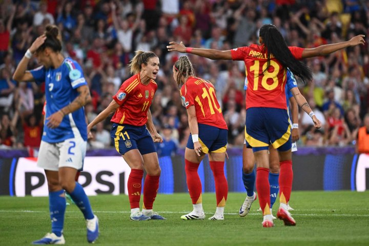 Athenea celebra un gol
