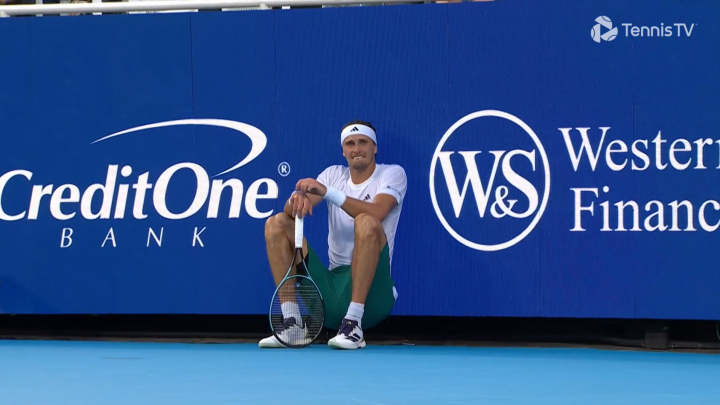 Zverev, con problemas