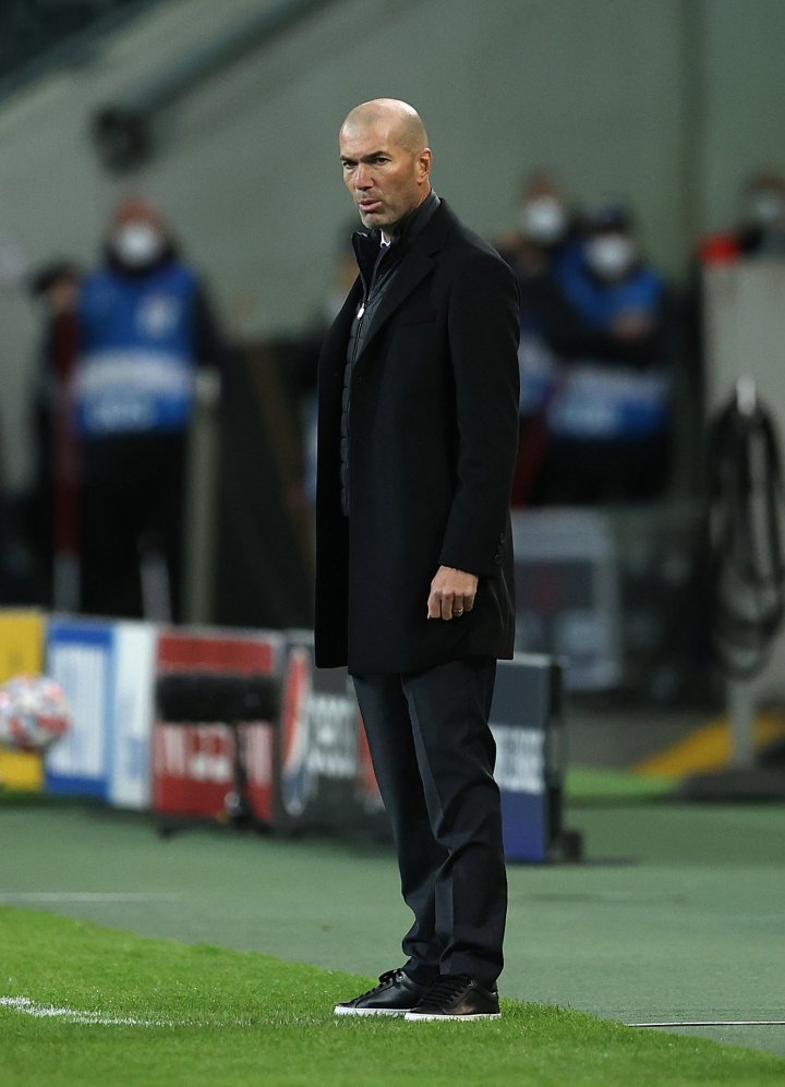 Zidane touchline