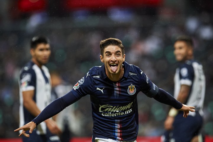 Momento en que Isaac Brizuela festeja su gol contra Rayados