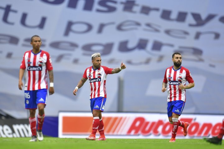 Jugadores del Atlético de San Luis festejan un gol