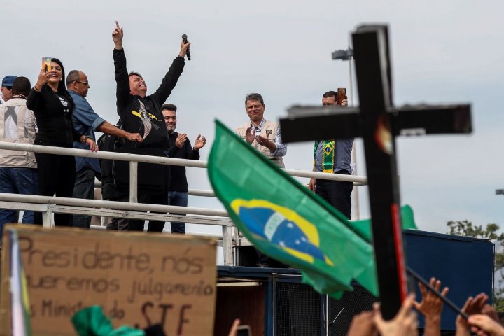 Bolsonaro en la caravana de motos /EFE