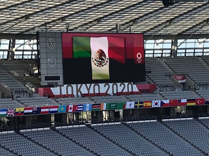 Bandera mexicana en el Tokyo Stadium