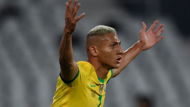 T'QUIO, TO - 03.08.2021: TOKYO 2020 OLYMPIAD TOKYO - Renier do Brasil  celebrates scoring decisive penalty during the Mexico-Brazil soccer game at  the Tokyo 2020 Olympic Games held in 2021, the game