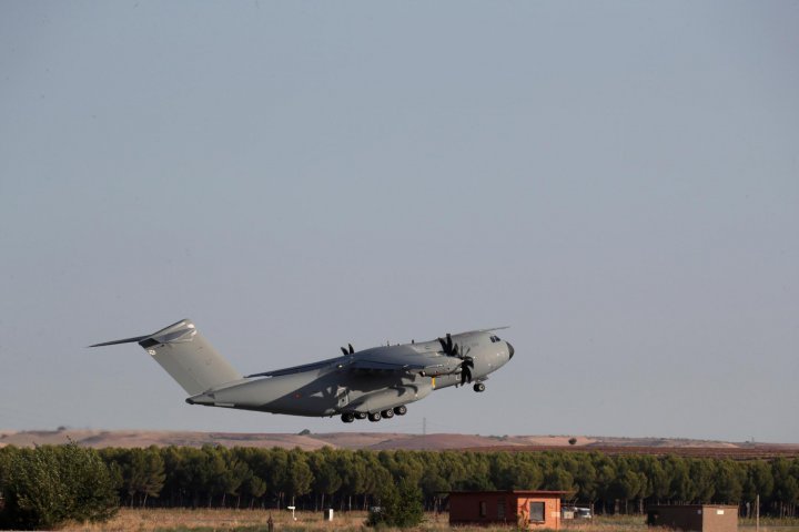 Avión A400 del ejército español, despegando desde Torrejón