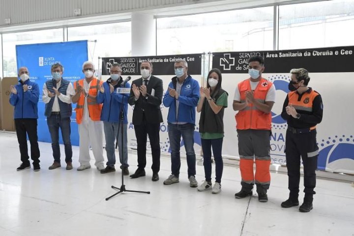 Sanitarios y dirigentes de la Xunta