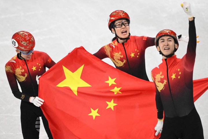 China win mixed team relay in speed skating