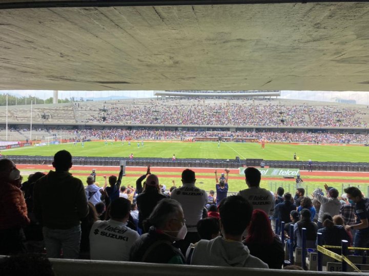 Así fue como festejó la afición universitaria el gol de José Rogéiro