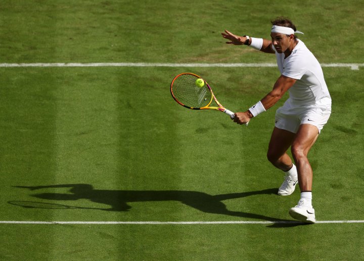 El español devuelve una pelota a Cerúndolo en el segundo set