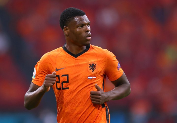 El Inter rechaza la primera oferta por Dumfries