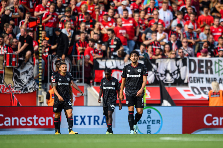 Jugadores del Bayer Leverkusen durante un partido.