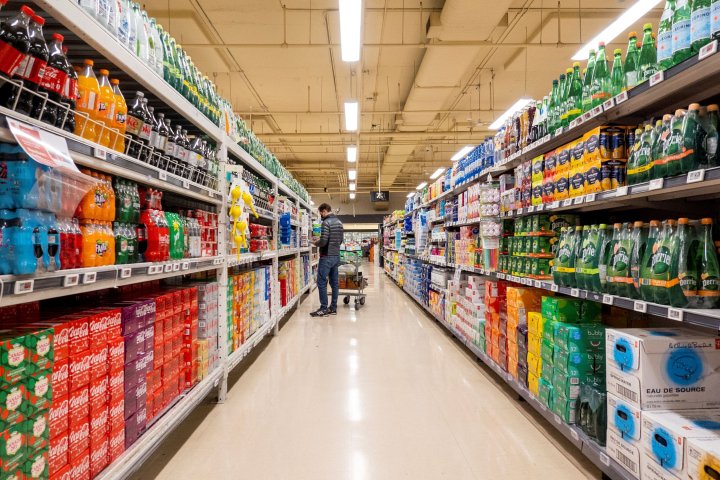 A person shops in the beverage aisle at a grocery store in Toronto, Ontario, Canada November 22, 2022.  REUTERS/Carlos Osorio