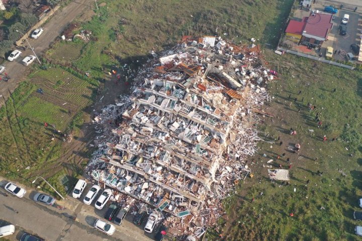 La búsqueda de supervivientes tras los terremotos en Turquía y Siria, en imágenes