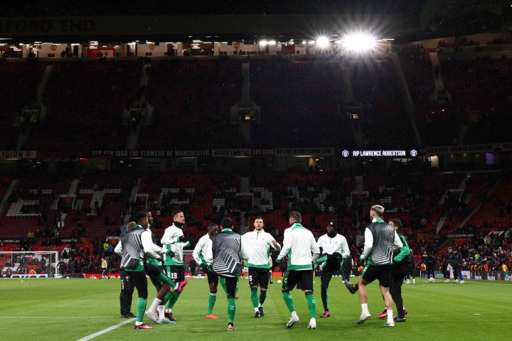 Betis warm-up Old Trafford