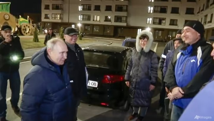 Putin durante su visita a Mariúpol