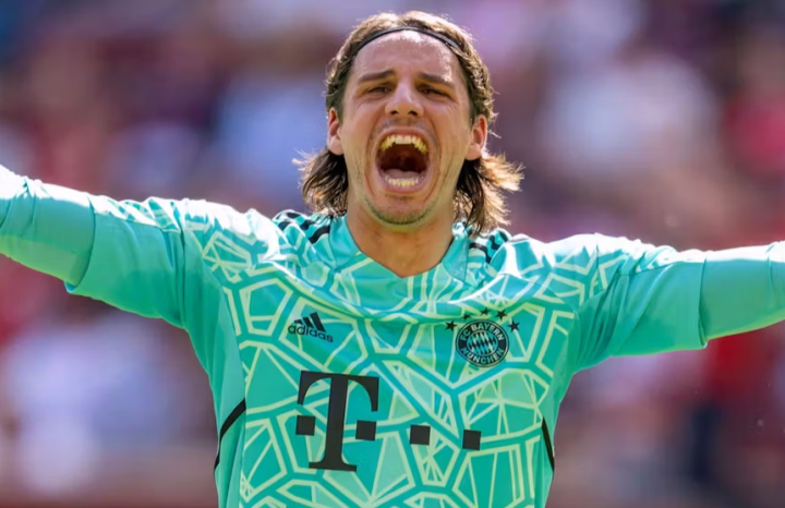 (FILES) This file photo taken on October 24, 2019 shows Borussia Moenchengladbach's Swiss goalkeeper Yann Sommer during the UEFA Europa League Group J football match AS Roma vs Borussia Moenchengladbach at the Olympic stadium in Rome. - According to media reports from January 18, 2023, German record club Bayern Munich have signed Sommer to replace the injured Manuel Neuer. (Photo by Filippo MONTEFORTE / AFP)