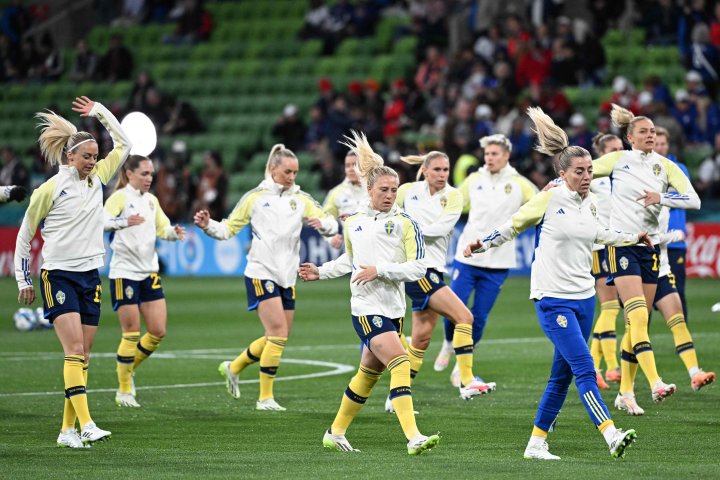 Sweden warm up Melbourne