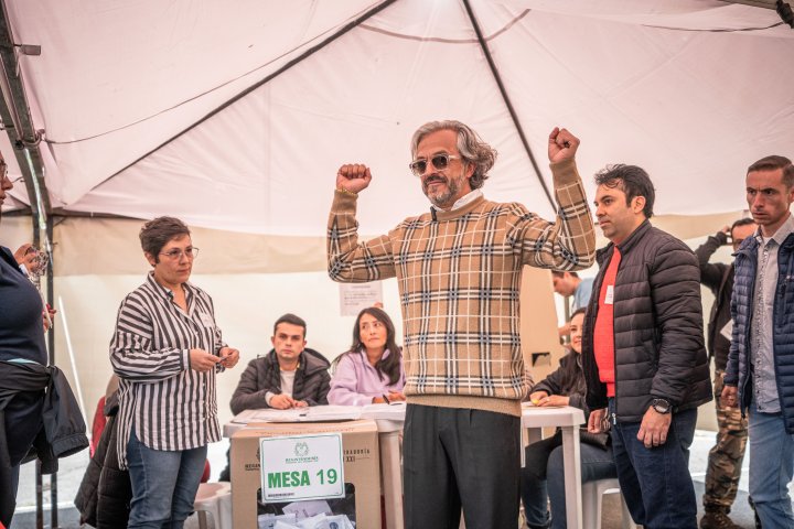 Oviedo vota en Cedritos: "Mandemos un mensaje contundente al presidente Petro"