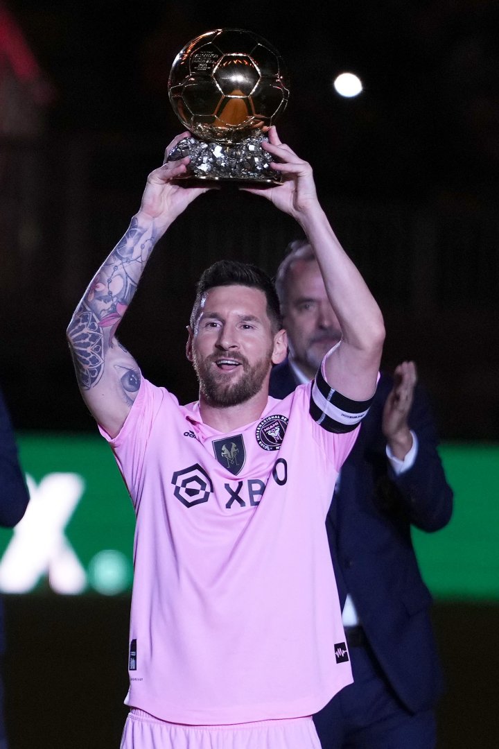 Messi trophy Ballon d'Or