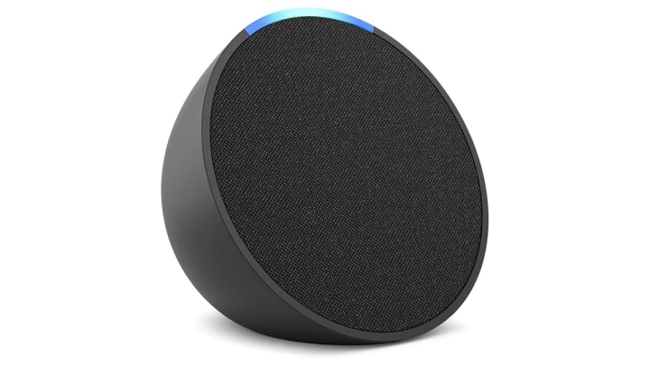 Última oportunidad: el altavoz inteligente  Echo con Alexa más  popular cae de precio como nunca