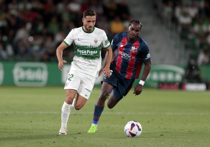 Tete Morente durante un partido con el Elche