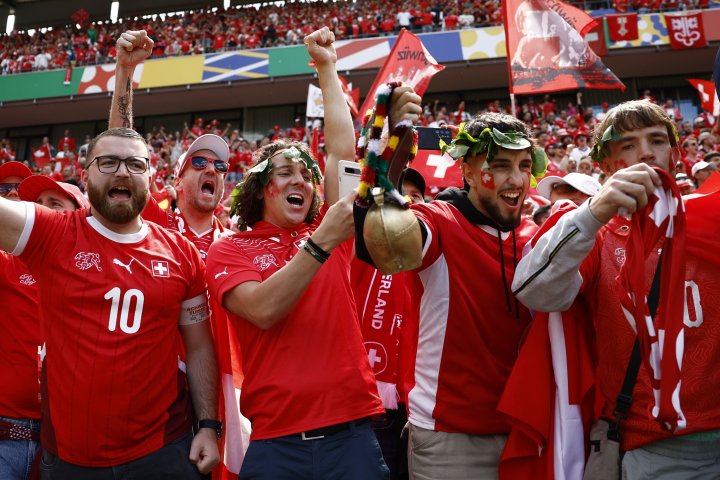 Los aficionados de Suiza y Hungría llenan el Cologne Stadium