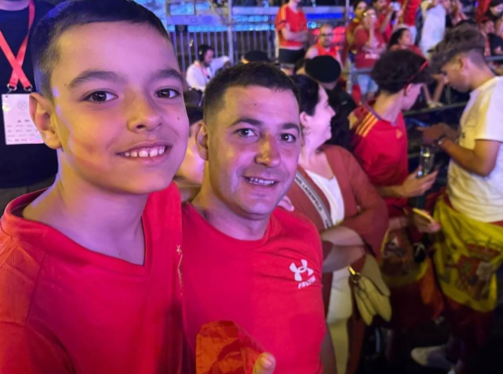 Carlos y su hijo Eric, este lunes en Madrid en la celebración de la selección.