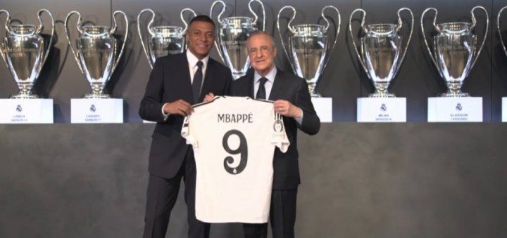 Mbappé con Florentino Pérez. 
