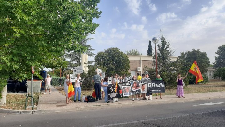Manifestación de la organización ultracatólica Hazte Oír, este martes cerca de La Moncloa. 