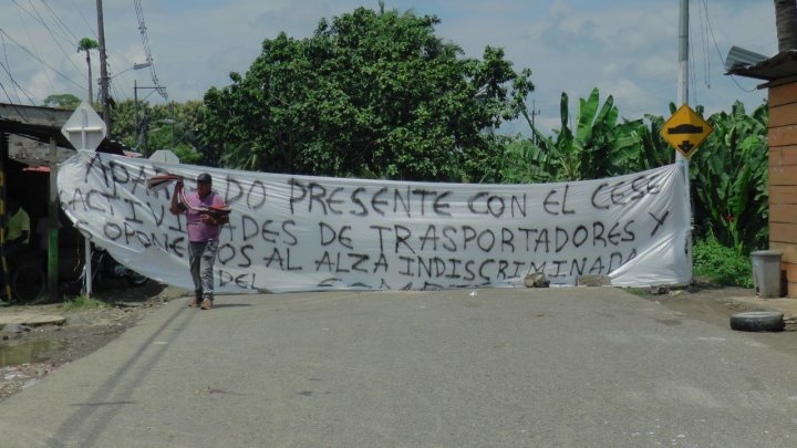Campesino manifestando en el paro de camioneros en Antioquia, Colombia