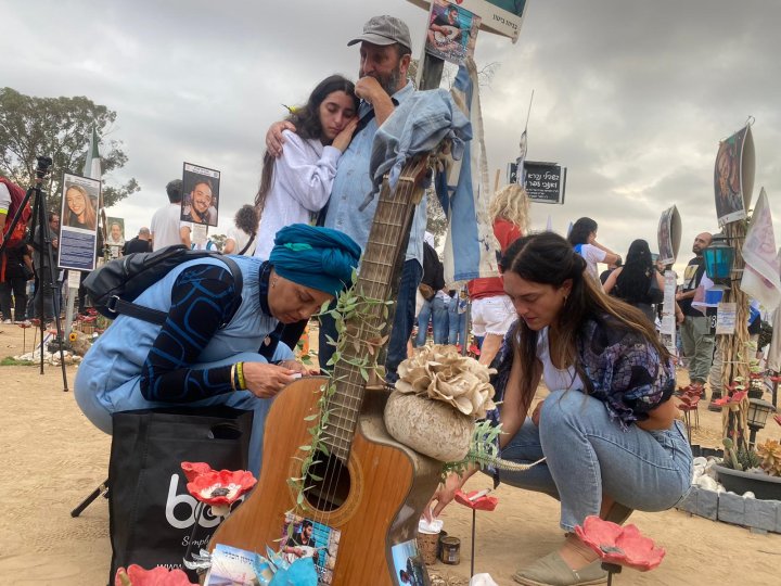 Memorial en el lugar de la masacre de Hamás en el Festival Nova, a tres kilómetros de la frontera con Gaza