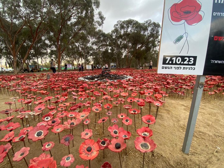 Memorial en el lugar de la masacre de Hamás en el Festival Nova, a tres kilómetros de la frontera con Gaza