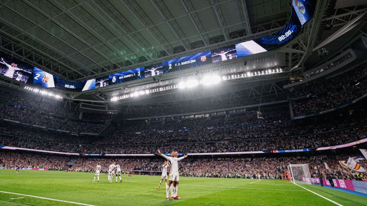 Bellingham celebrates his goal in the Clásico