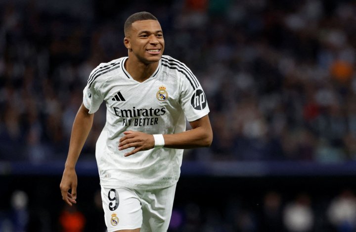 Mbappé ready to face Barcelona in a Real Madrid shirt