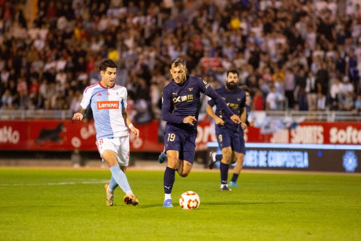 El Compos se crece, el Alavés se prueba