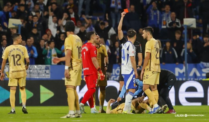 El Málaga resiste con 10