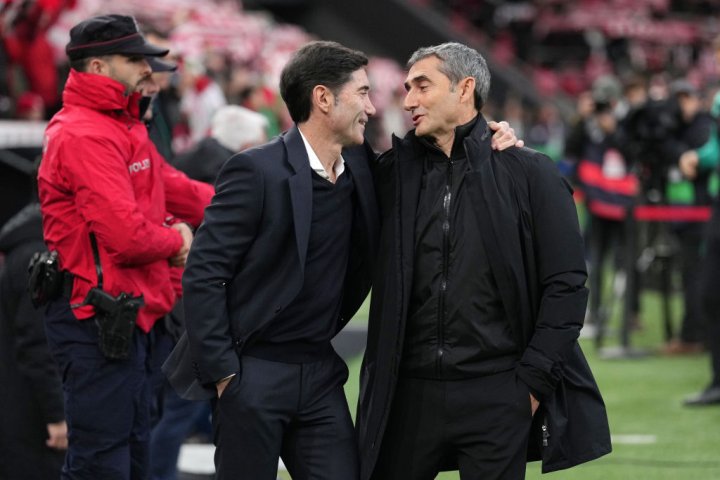 El saludo entre Marcelino y Valverde