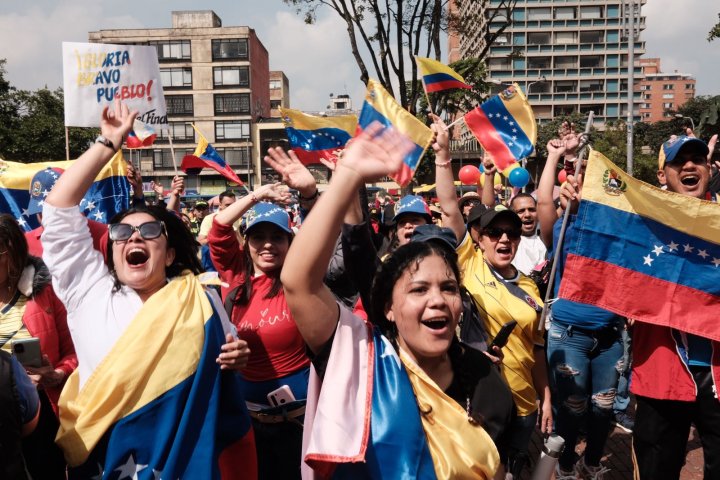 Venezolanos en una manifestación en Chapinero