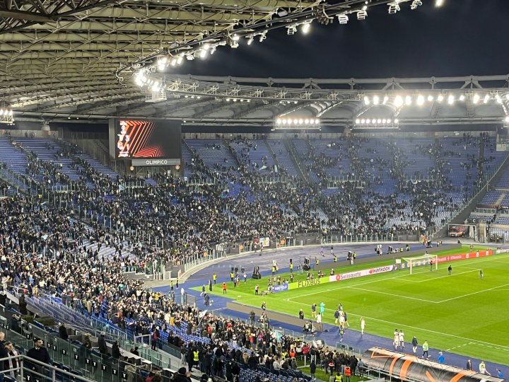 Y el fondo de la Lazio, enloquecido