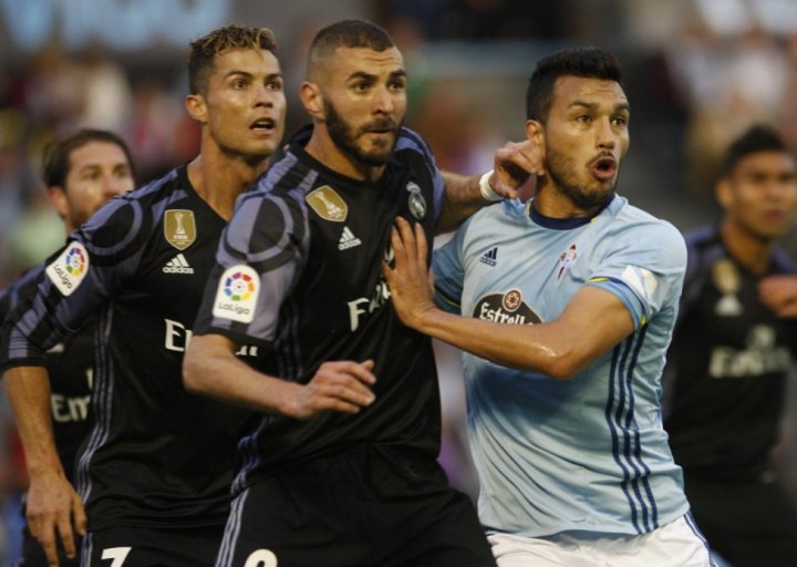 Cristiano y Benzema durante un partido con el Madrid.