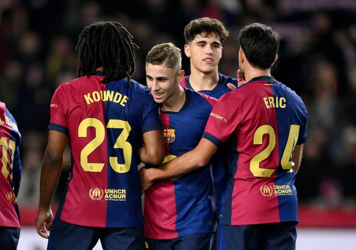 Jugadores del Barcelona celebran un gol contra el Valencia.