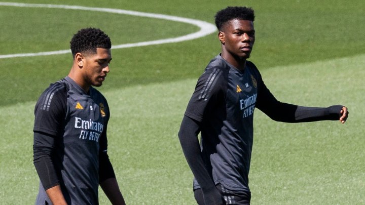 Bellingham y Tchouam¨¦ni durante un entrenamiento con el Real Madrid