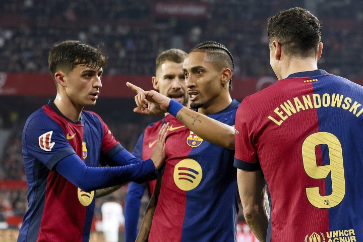 Raphinha celebra su gol en el Sevilla - Bar?a