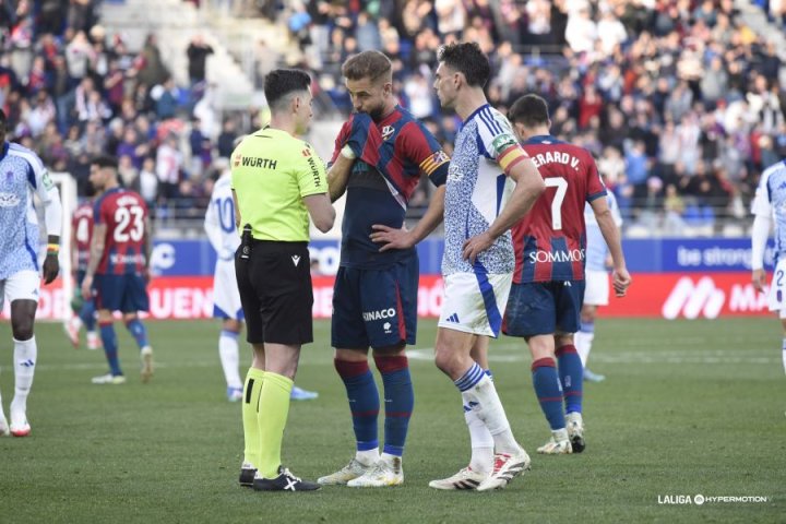 El Granada sobrevive en El Alcoraz