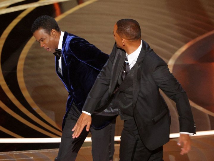 Will Smith le propina un bofetn a Chris Rock.