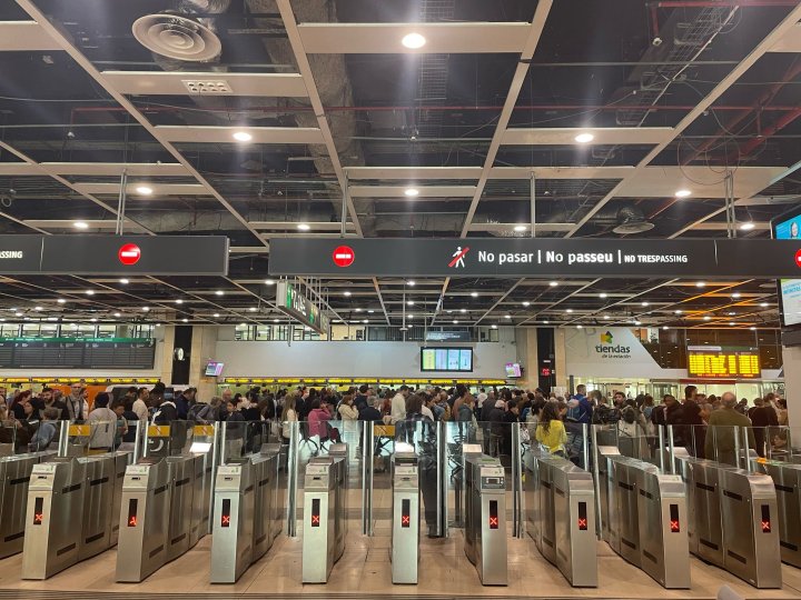 A l'Estació de Sants només hi ha servei de metro i alta velocitat