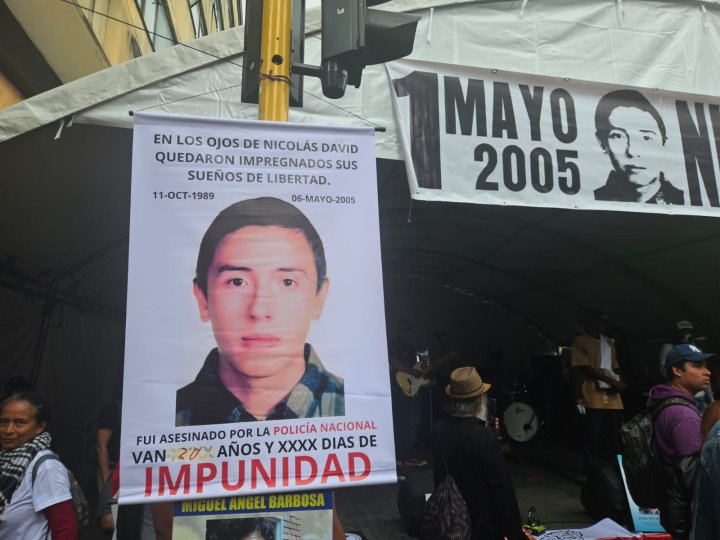 Cartel con el rostro de Nicolás Neira.