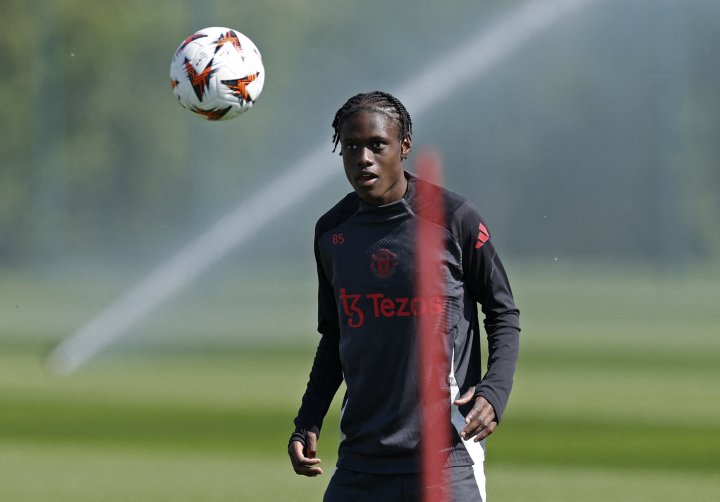 Primer contrato profesional para Bendito Mantato